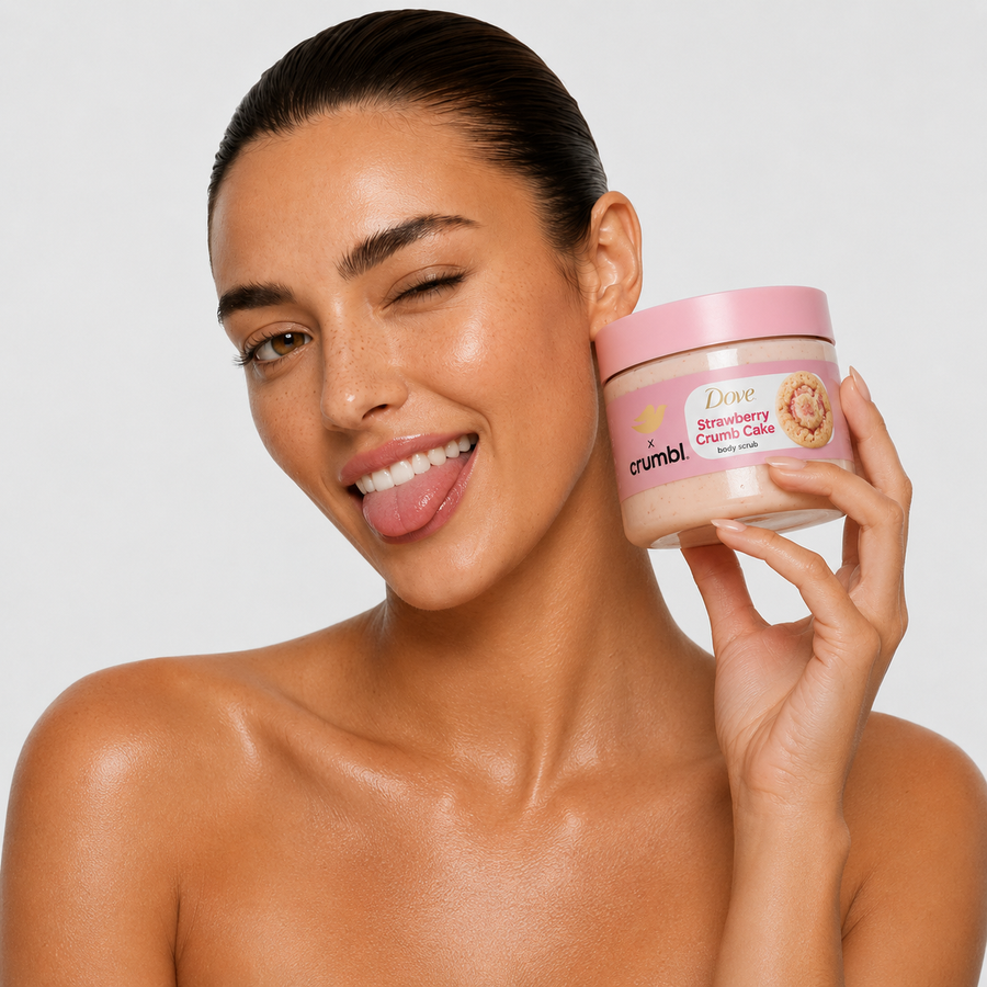 Dove x Crumbl | Exfoliante corporal pastel de fresa